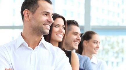 BEC商务英语培训班费用解析与摄影扩印服务对比